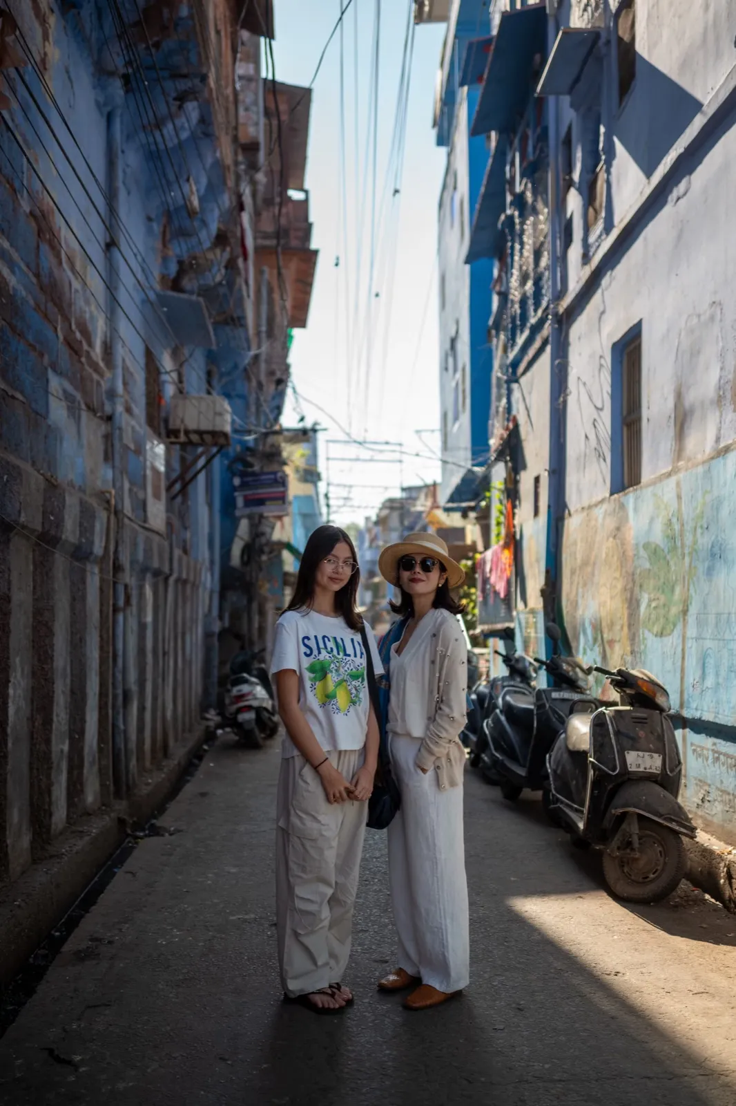 pair Blue City alley in Jodhpur